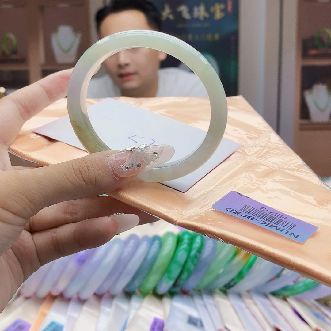 翡翠手镯未镶嵌556677778889888899