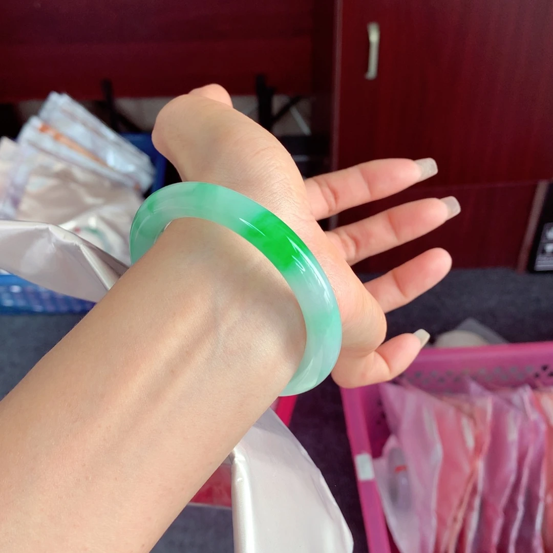 未镶嵌手镯（圆镯）翡翠53.8阳绿 色感丰富 小柒