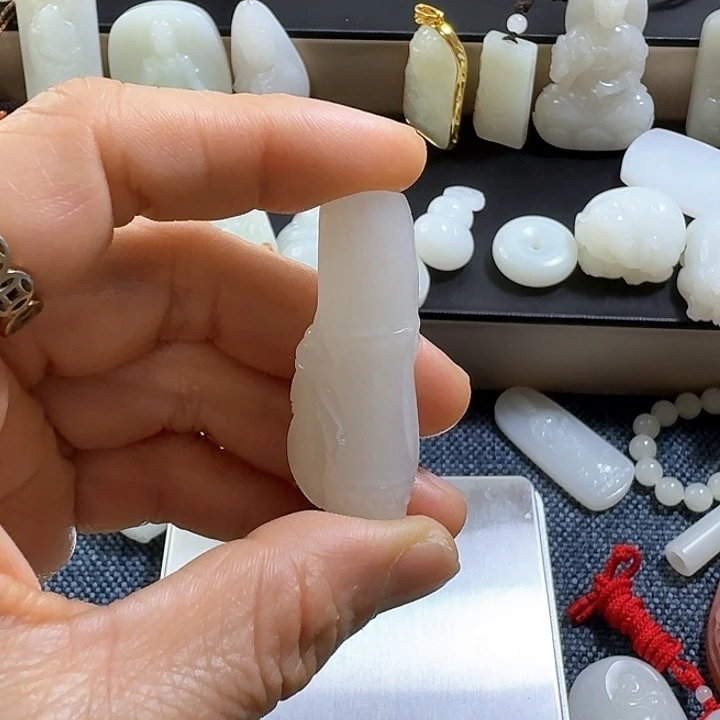 和田玉（白玉）颈饰未镶嵌半****尘