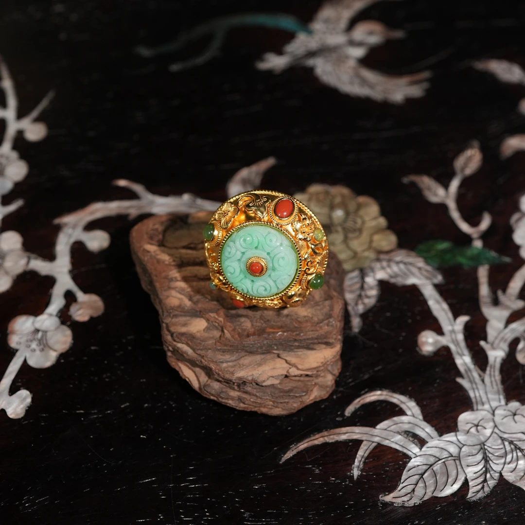 1.17香港王老板-翡翠镶嵌戒指6k722