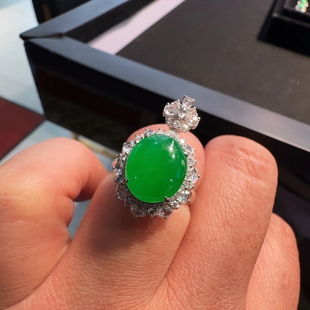 翡翠18K金镶嵌戒指