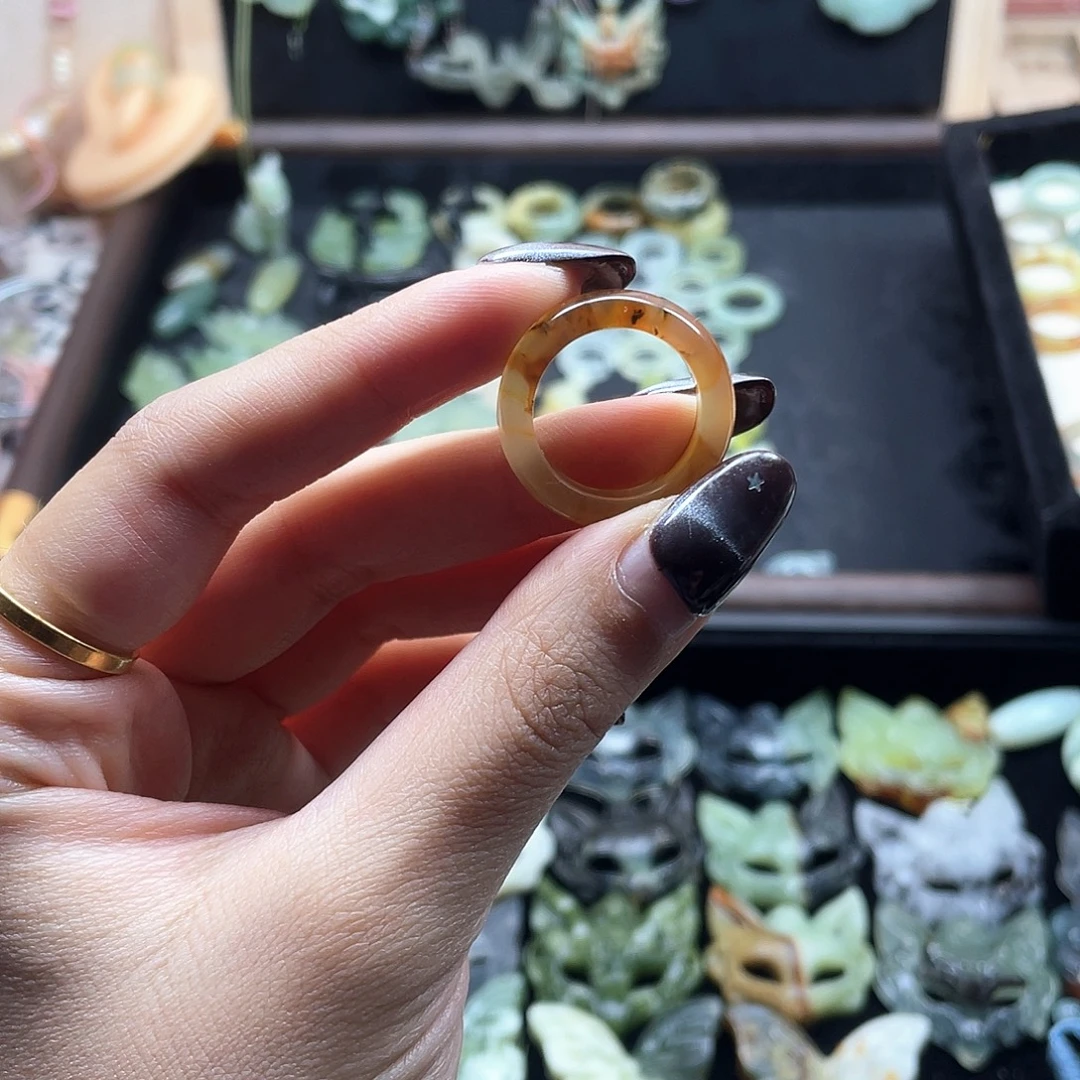 蛇纹石玉未镶嵌颈饰17.1