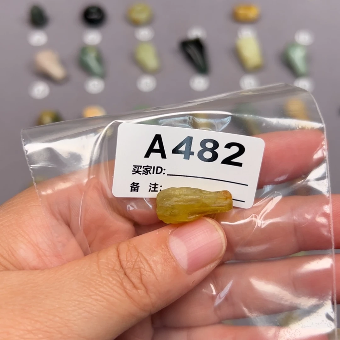 未镶嵌蛇纹石玉颈饰病*