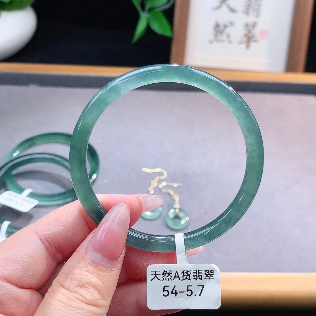 未镶嵌手镯（圆镯）翡翠