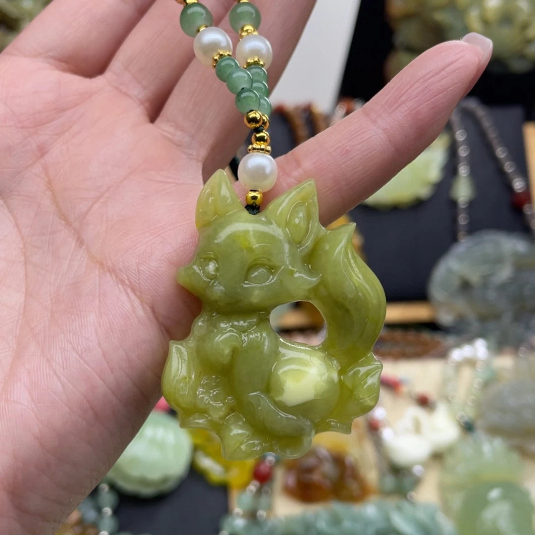 蛇纹石玉未镶嵌颈饰