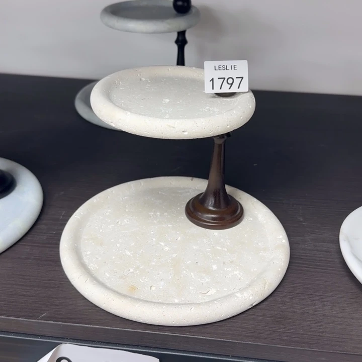 X1797.                 洞