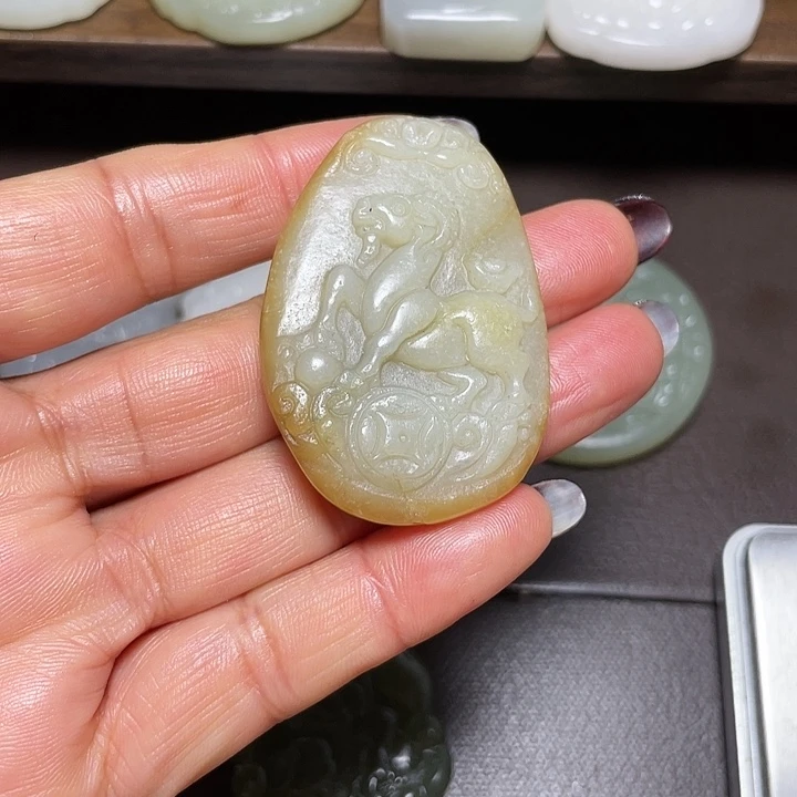 和田玉未镶嵌颈饰