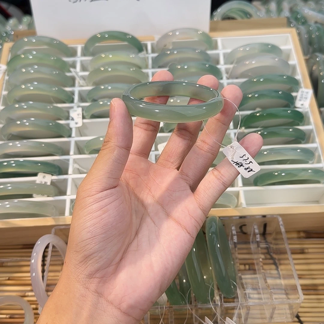 玛瑙/玉髓未镶嵌手镯圈口57.5