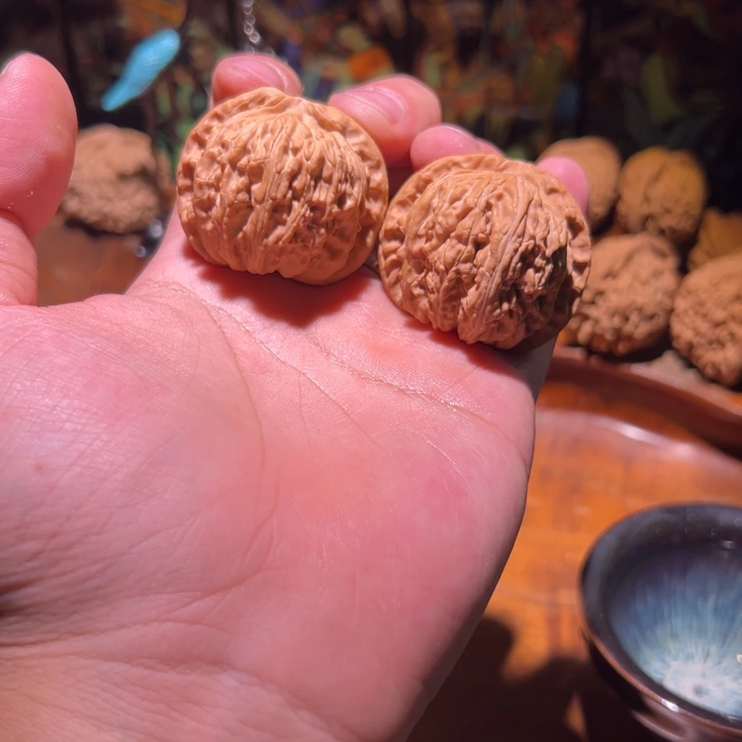 文玩核桃吊坠42全品球白一对