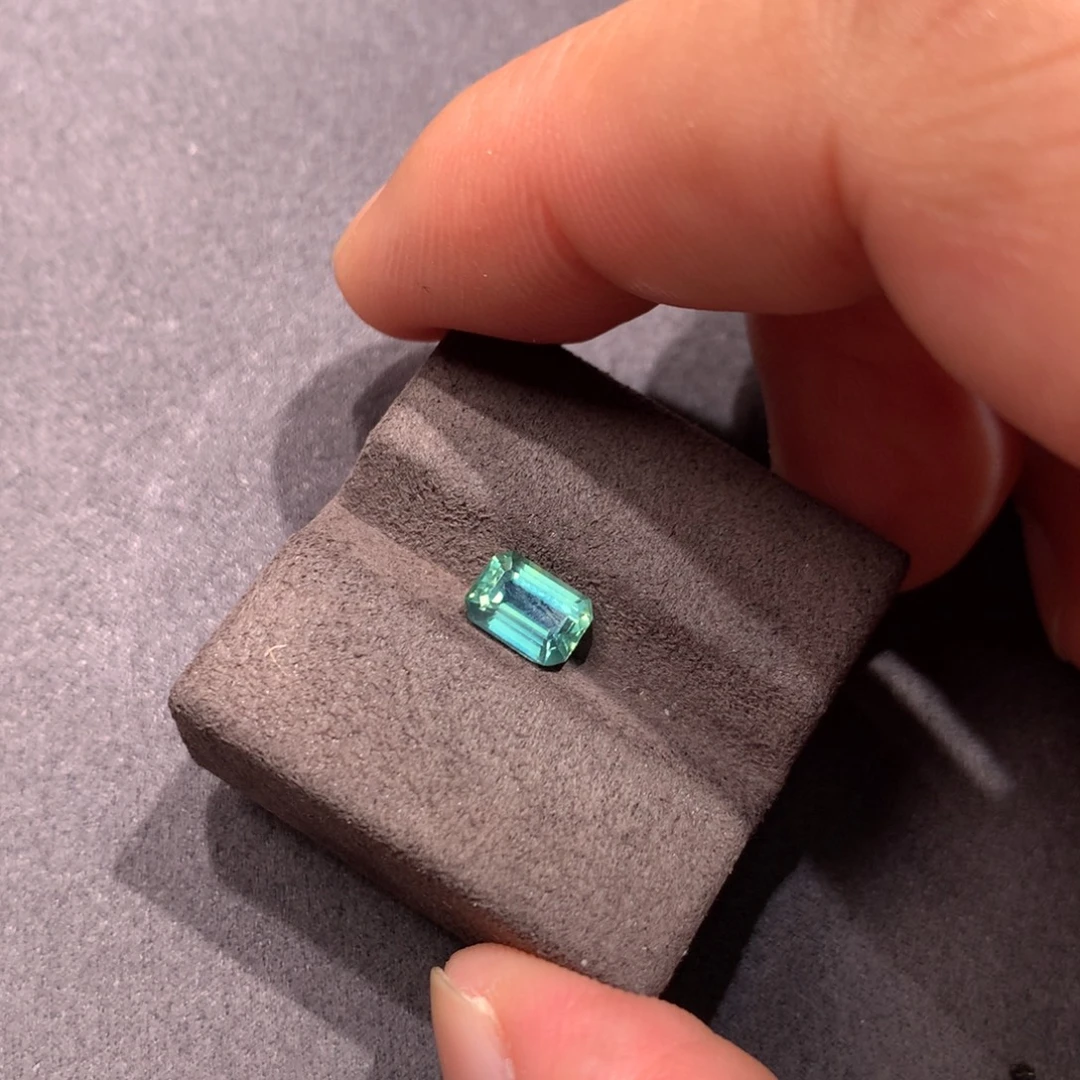 蓝宝石裸石1.54克拉