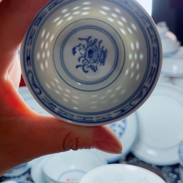 青花玲珑二缸中兰花