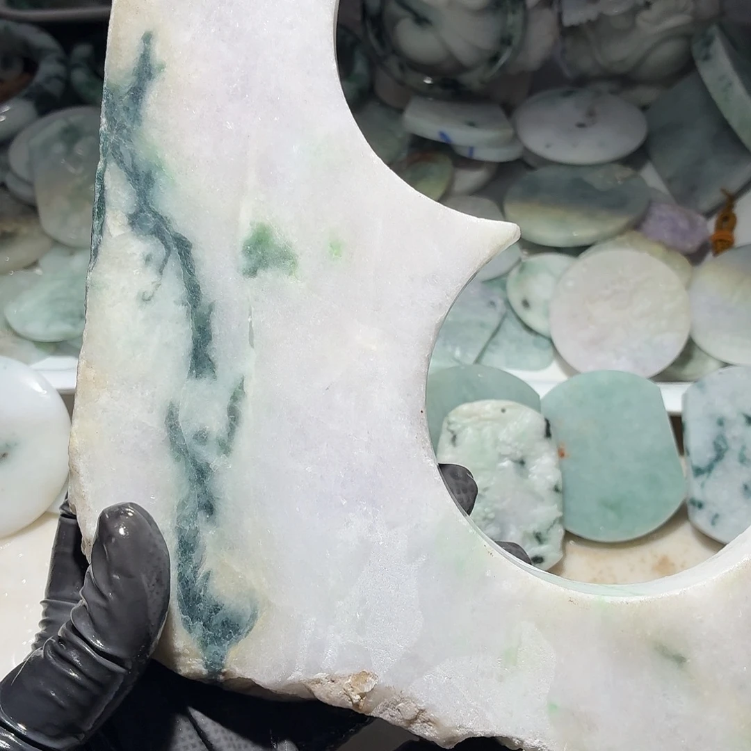 翡翠未镶嵌颈饰边角料