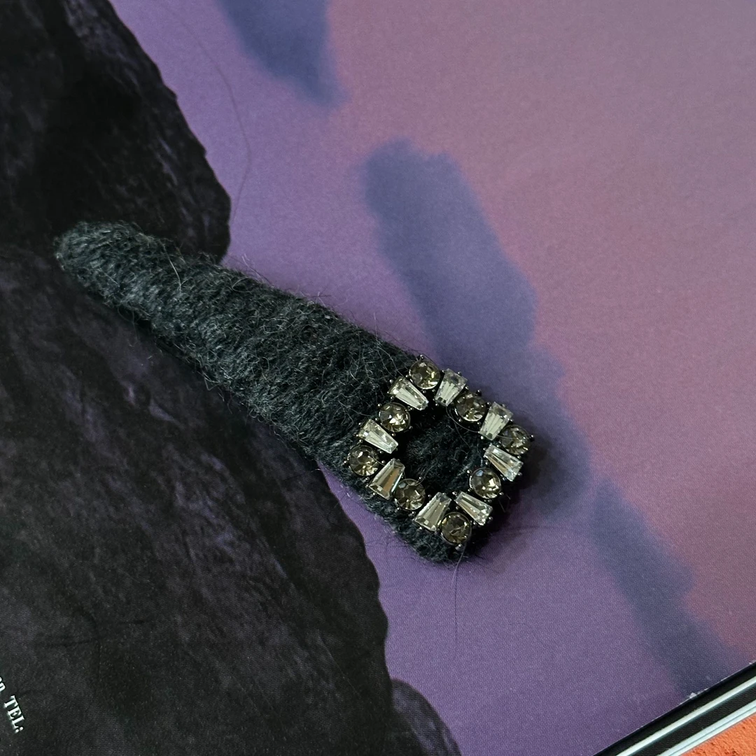 韩国正品/不支持退换/方钻发夹一组两只/1230