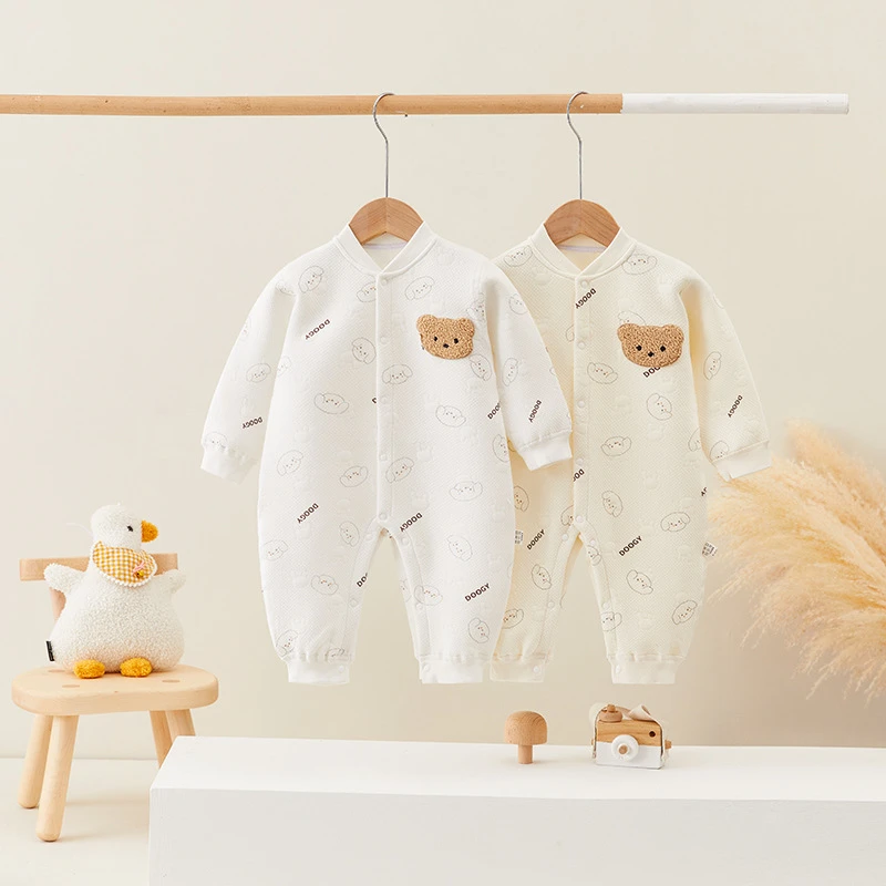 婴幼儿三层保暖连体衣新生儿纯棉爬服初生宝宝哈衣潮贴牌加工定制