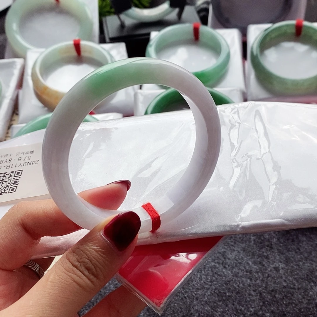 未镶嵌手镯翡翠57白底青