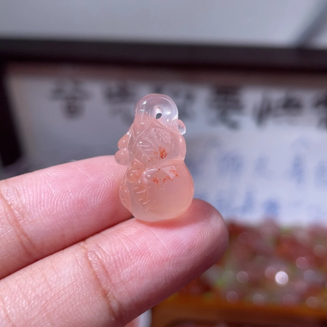 南红玛瑙未镶嵌挂件10680