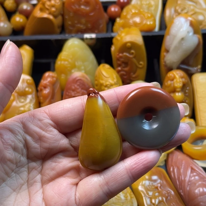 *****石英质玉未镶嵌颈饰