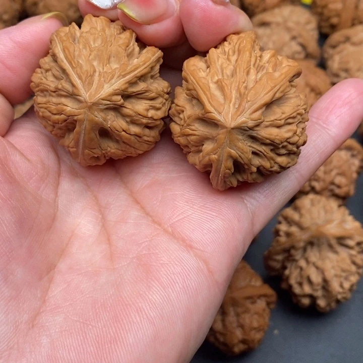 文玩核桃吊坠三棱38