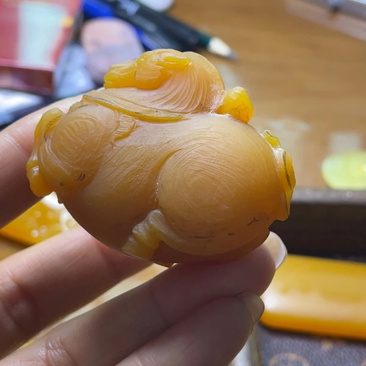 未镶嵌石英质玉（黄龙玉）挂件