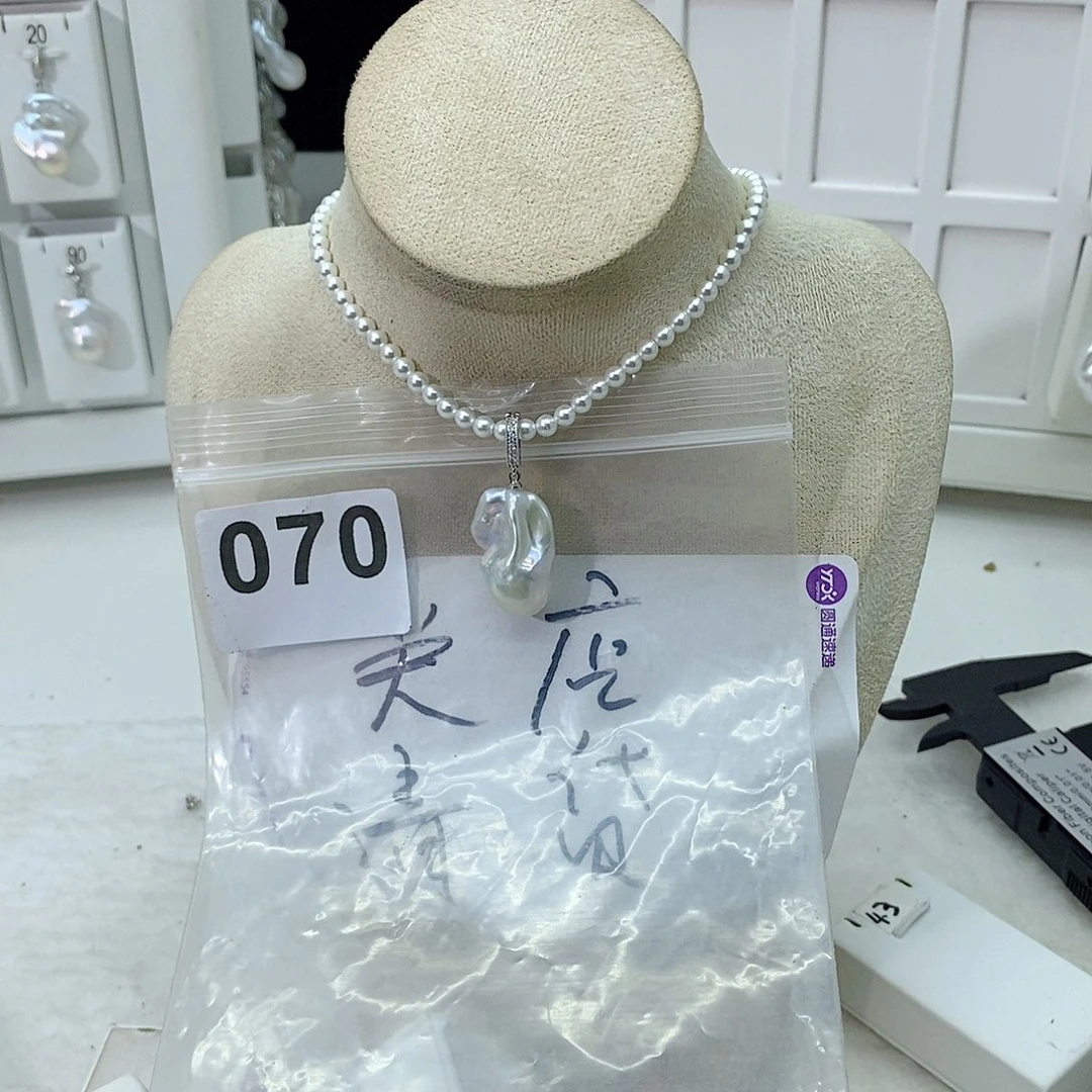 淡水珍珠颈饰合金