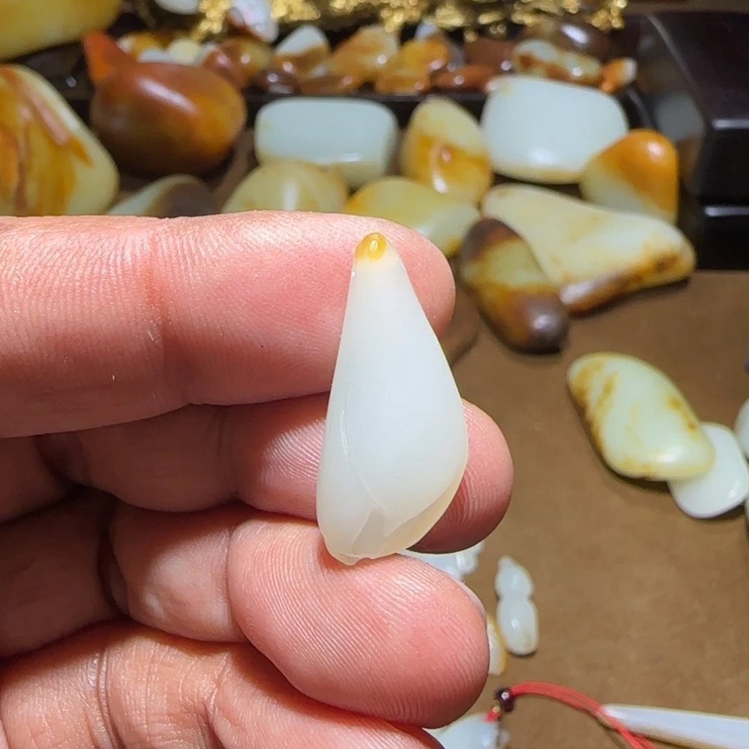 侯***何和田玉（白玉）未镶嵌颈饰