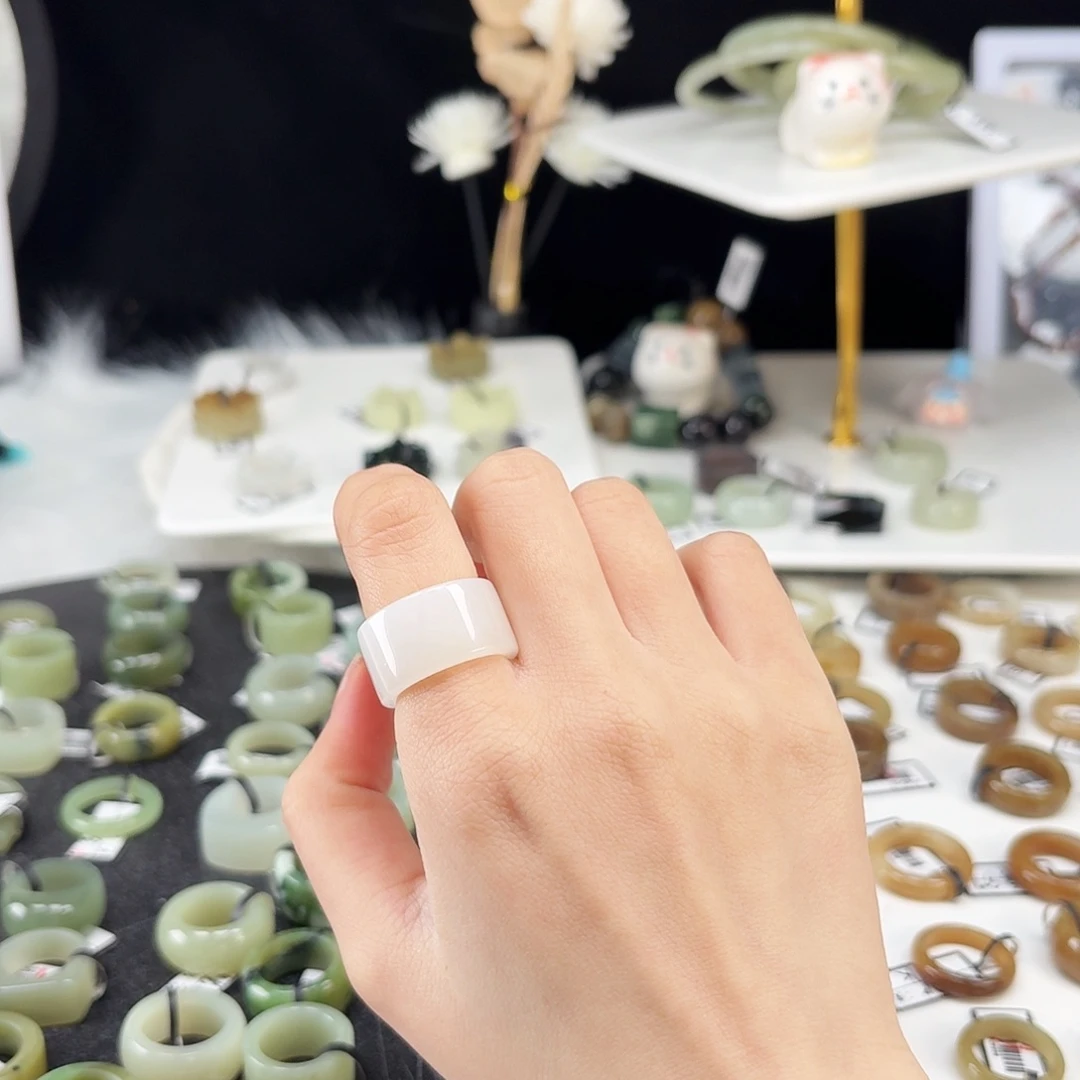 和田玉未镶嵌戒指P21俄白直切17.3不退换