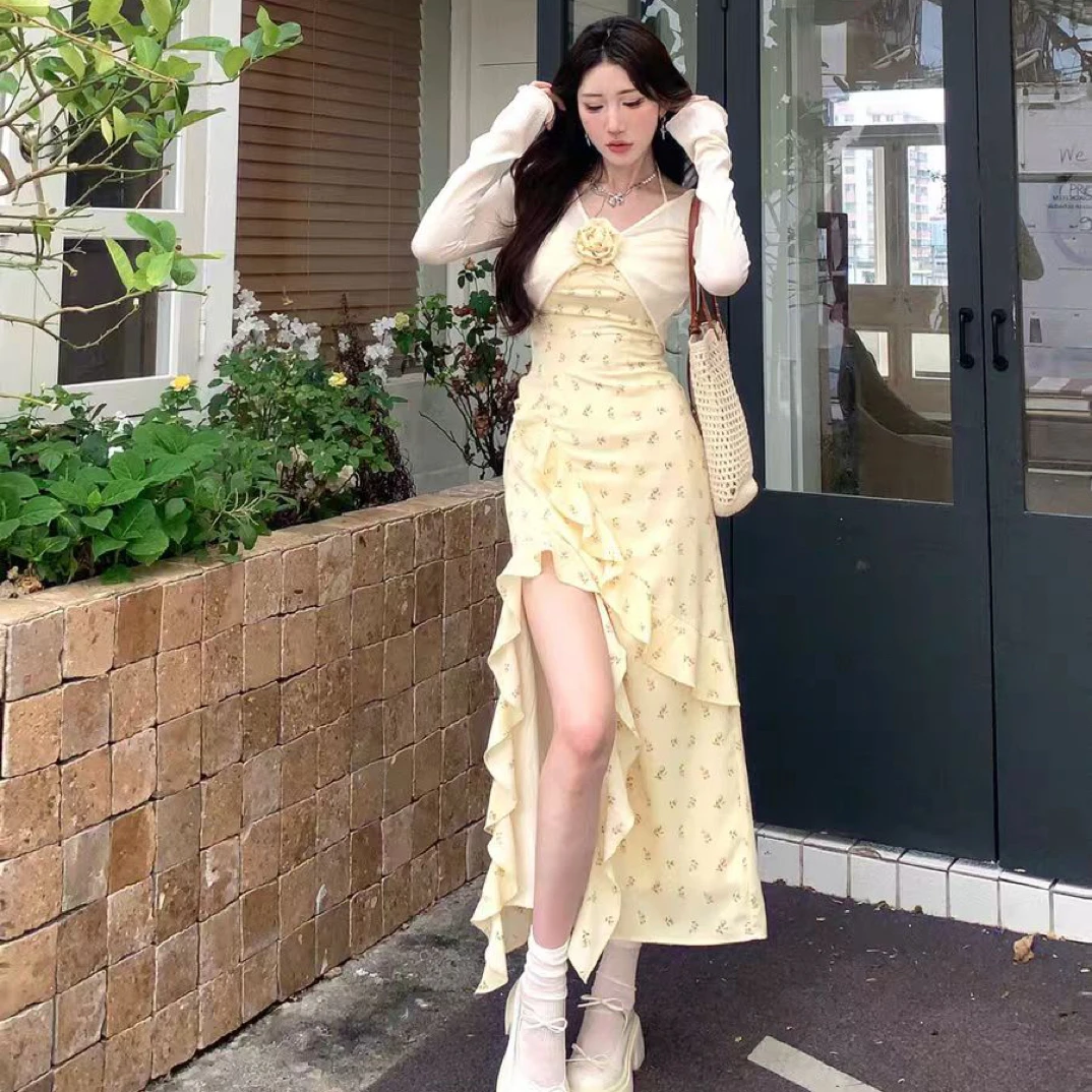 法式夏季碎花吊带裙套装女款收腰开叉防晒罩衫设计感十足