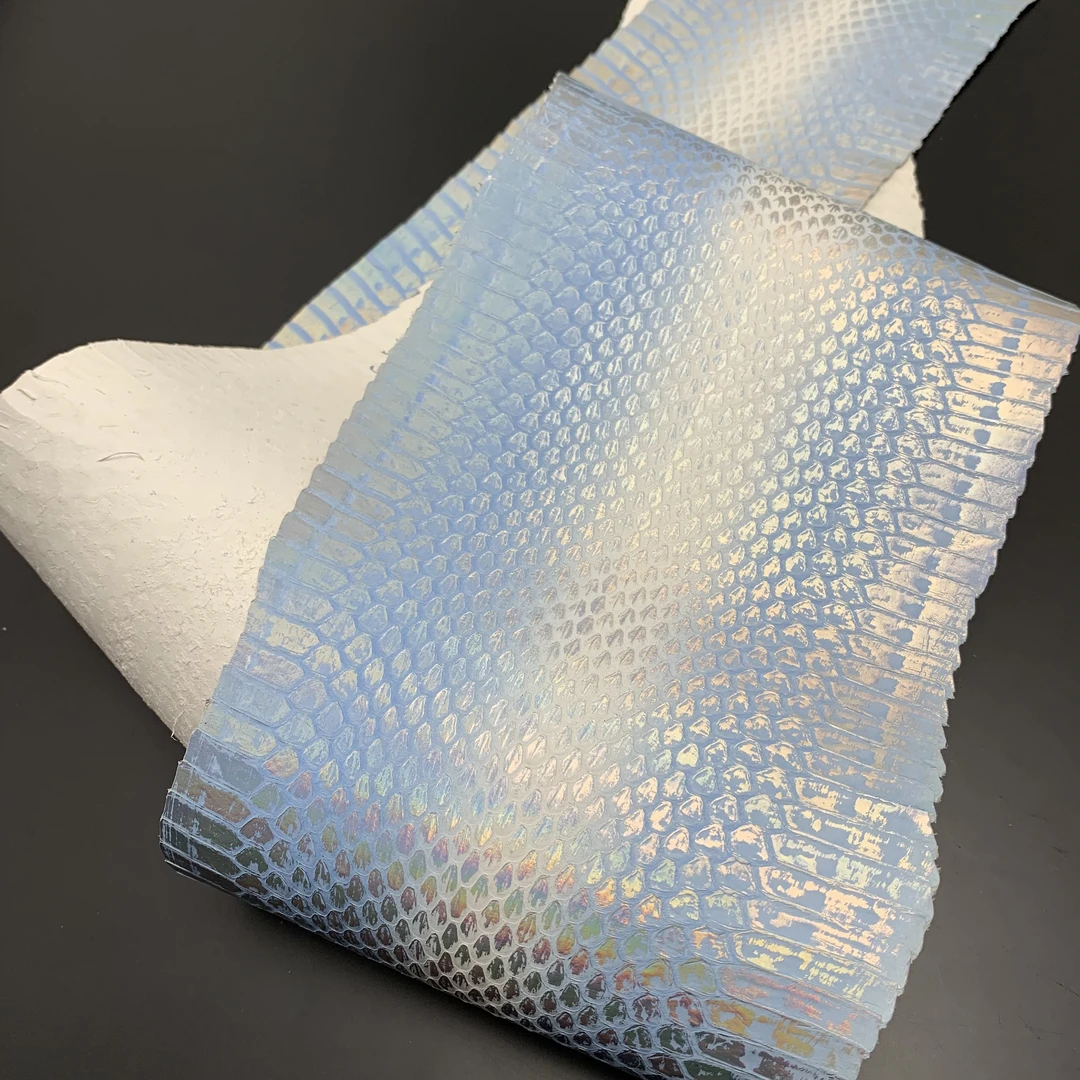 【镭射】水蛇皮15*150大概每条尺寸不同中间肥两边瘦