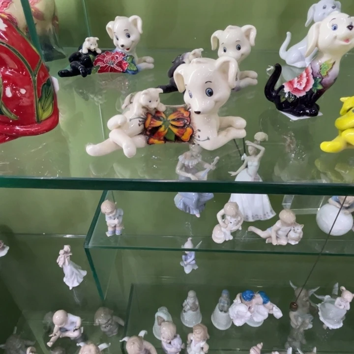 13cm珐琅彩狗一只