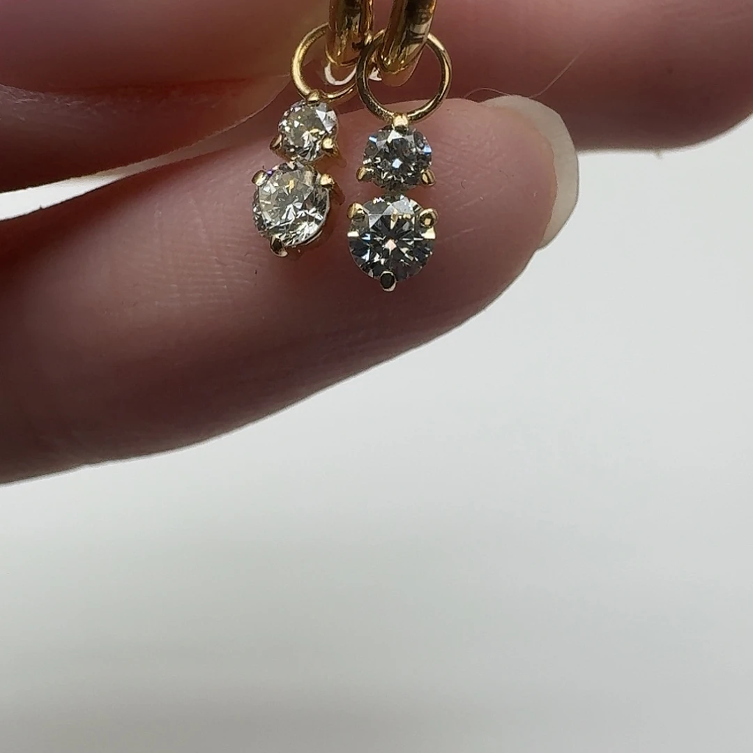 18K金镶嵌钻石耳饰成品