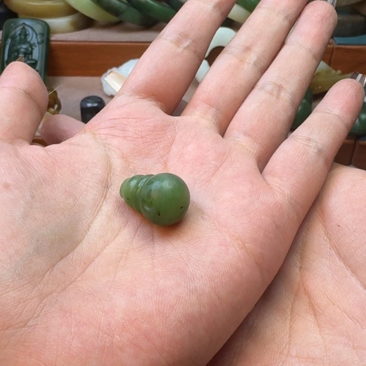 汪****和田玉（碧玉）未镶嵌颈饰