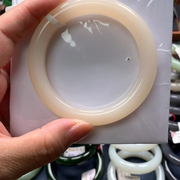 【闪购商品】未镶嵌手镯和田玉