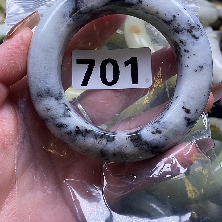 虾****蛇纹石玉未镶嵌手镯