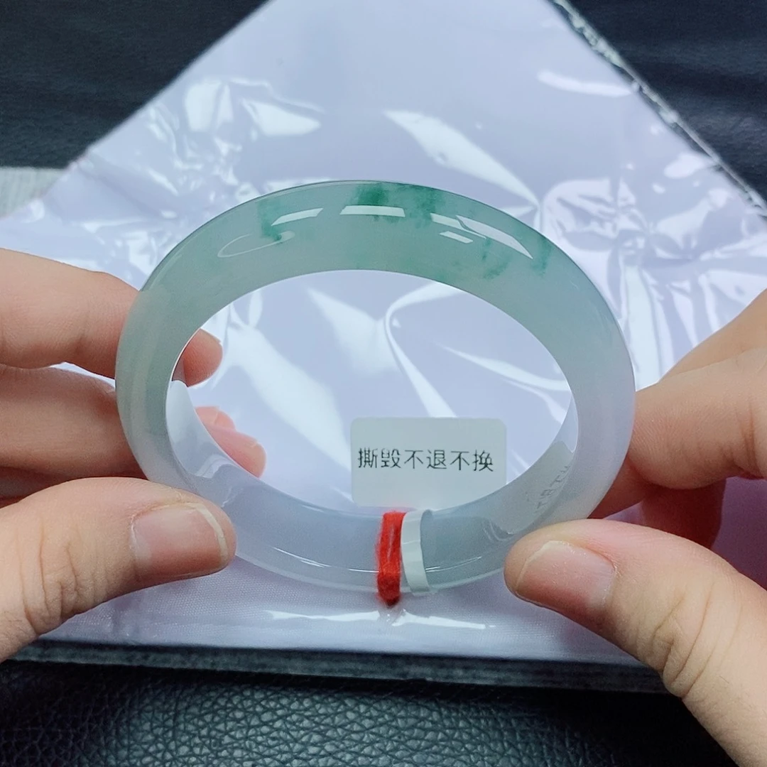 翡翠手镯未镶嵌正装飘花