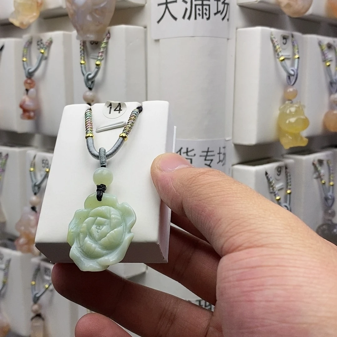 石英质玉颈饰未镶嵌晓*意