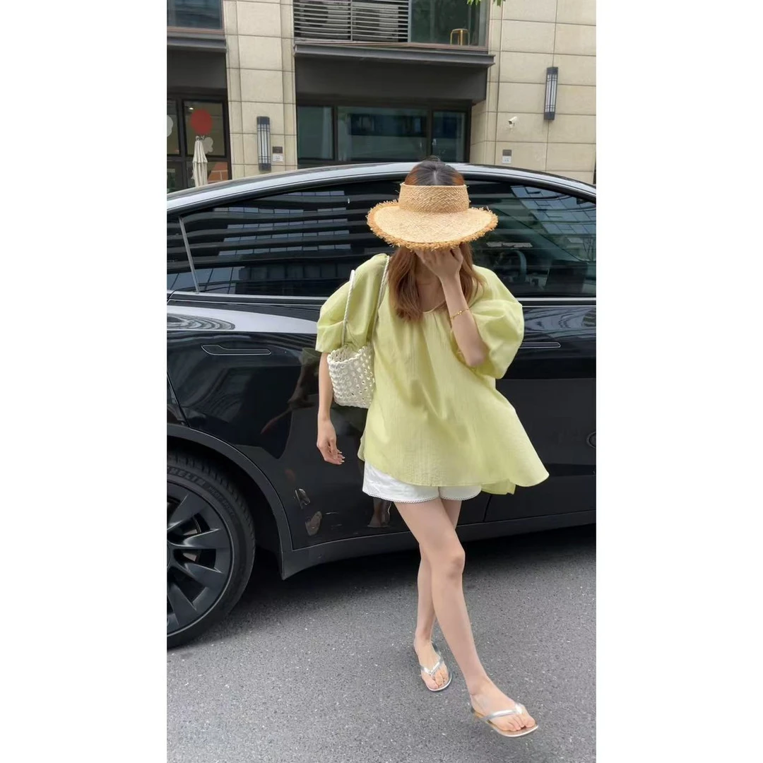 QiongQiong自留款！设计感v领浅绿色暗纹韩版宽松泡泡袖衬衣