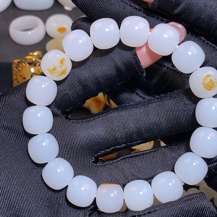 敬***君和田玉未镶嵌手链