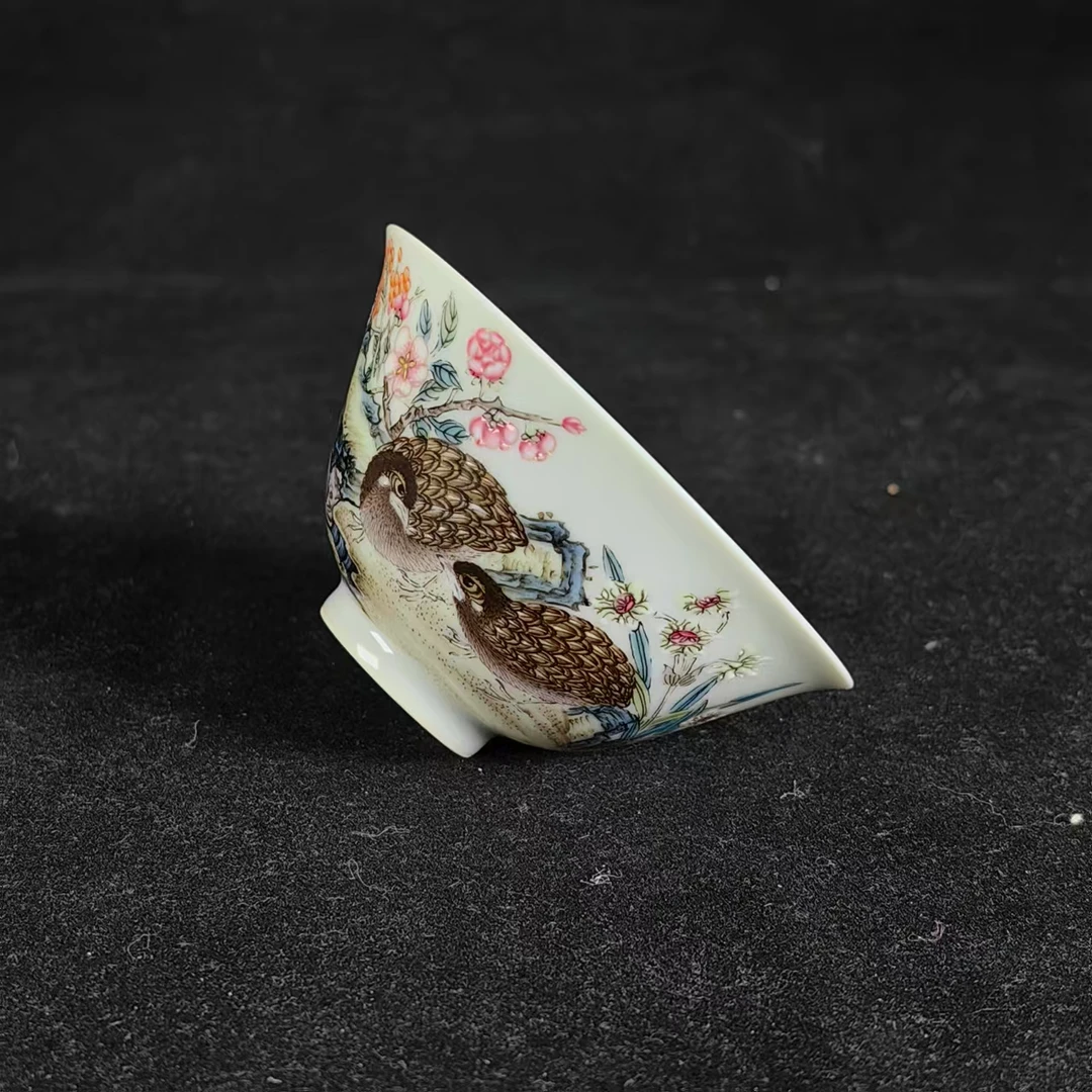 粉彩安居乐业图纹杯