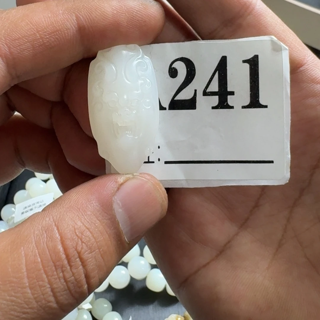 和田玉未镶嵌手链兽面挂件