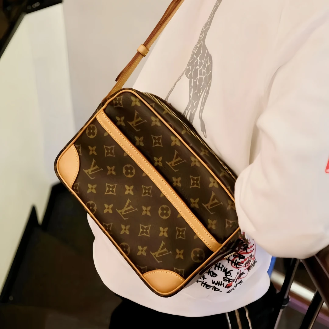 修复品LouisVuitton/路易威登【沐莹】中古相机包底长29斜跨款