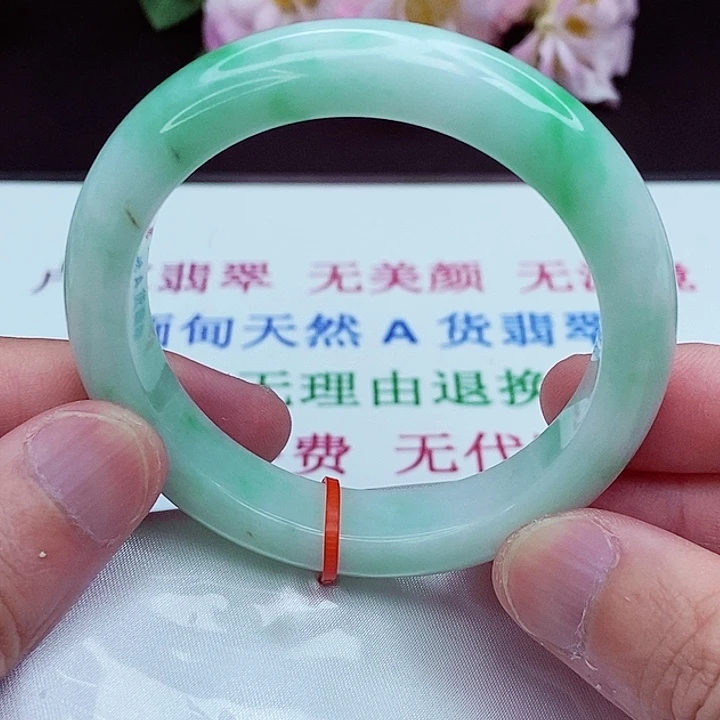 翡翠手镯未镶嵌56圈