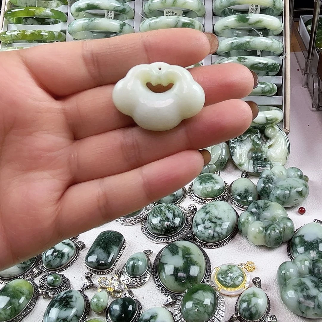 蛇纹石玉未镶嵌颈饰