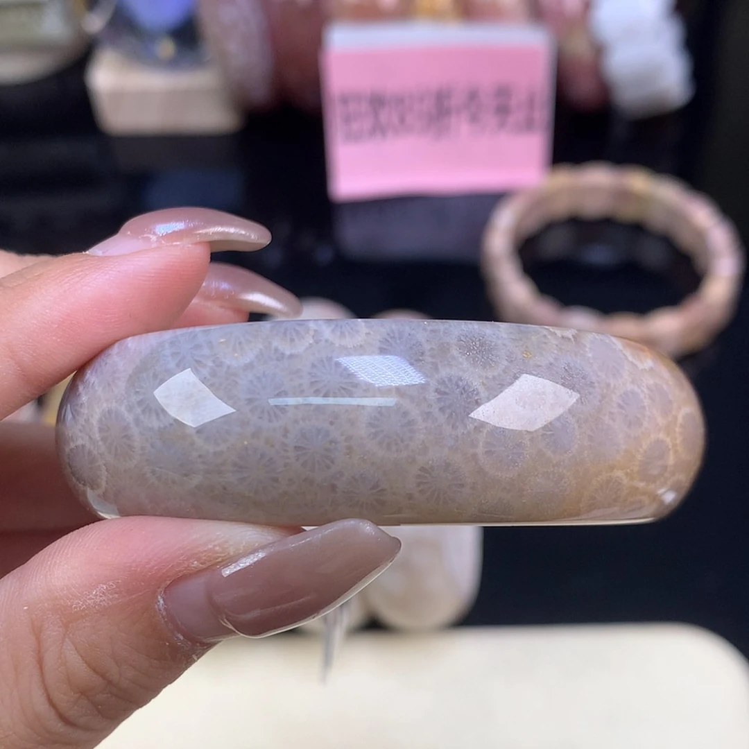 【闪购商品】颈饰未镶嵌硅化珊瑚（珊瑚玉）精品手镯52（33号）