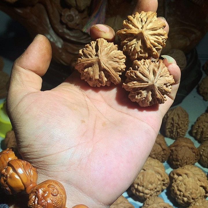 把件文玩核桃三棱