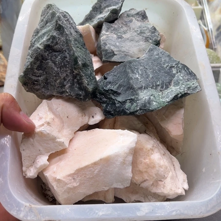 蛇纹石玉未镶嵌珠宝奇石