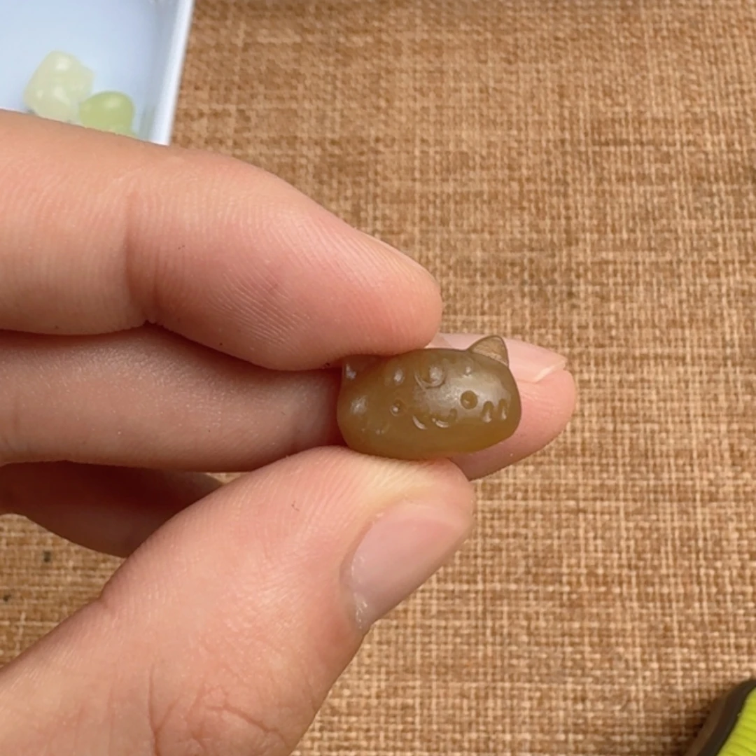 拉***º颈饰未镶嵌和田玉