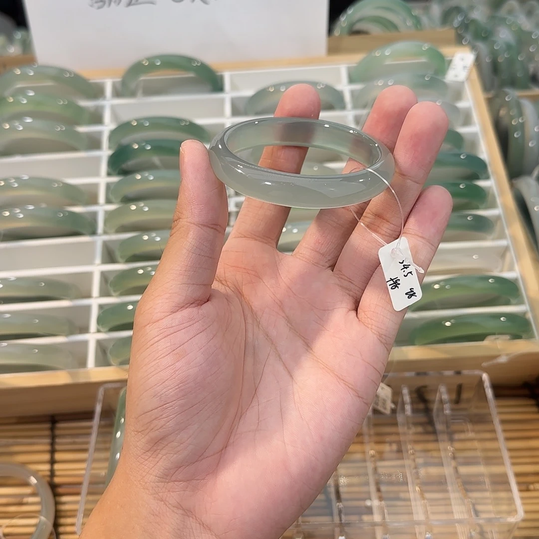 玛瑙/玉髓未镶嵌手镯圈口54.5