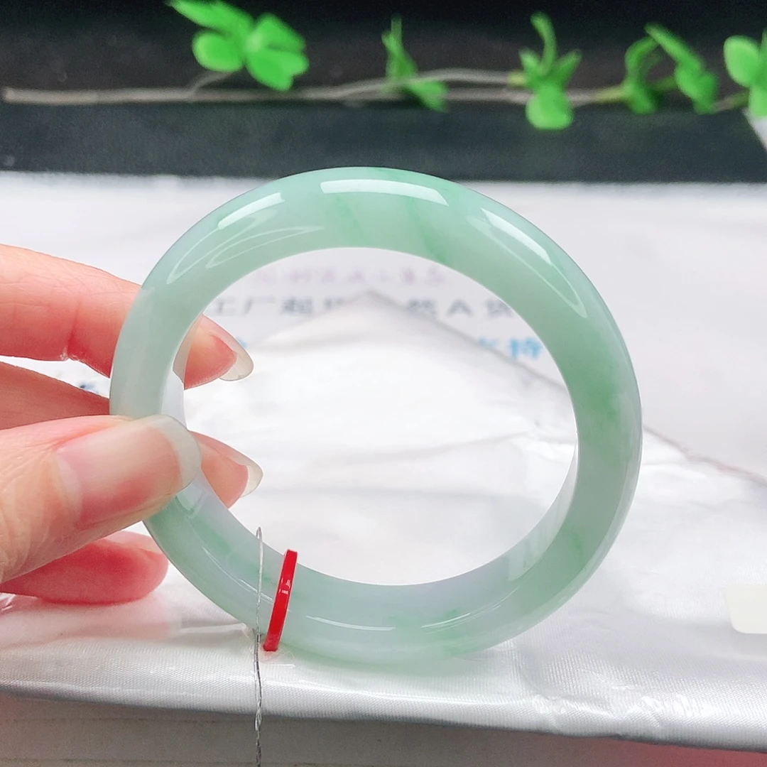 翡翠手镯未镶嵌53圈