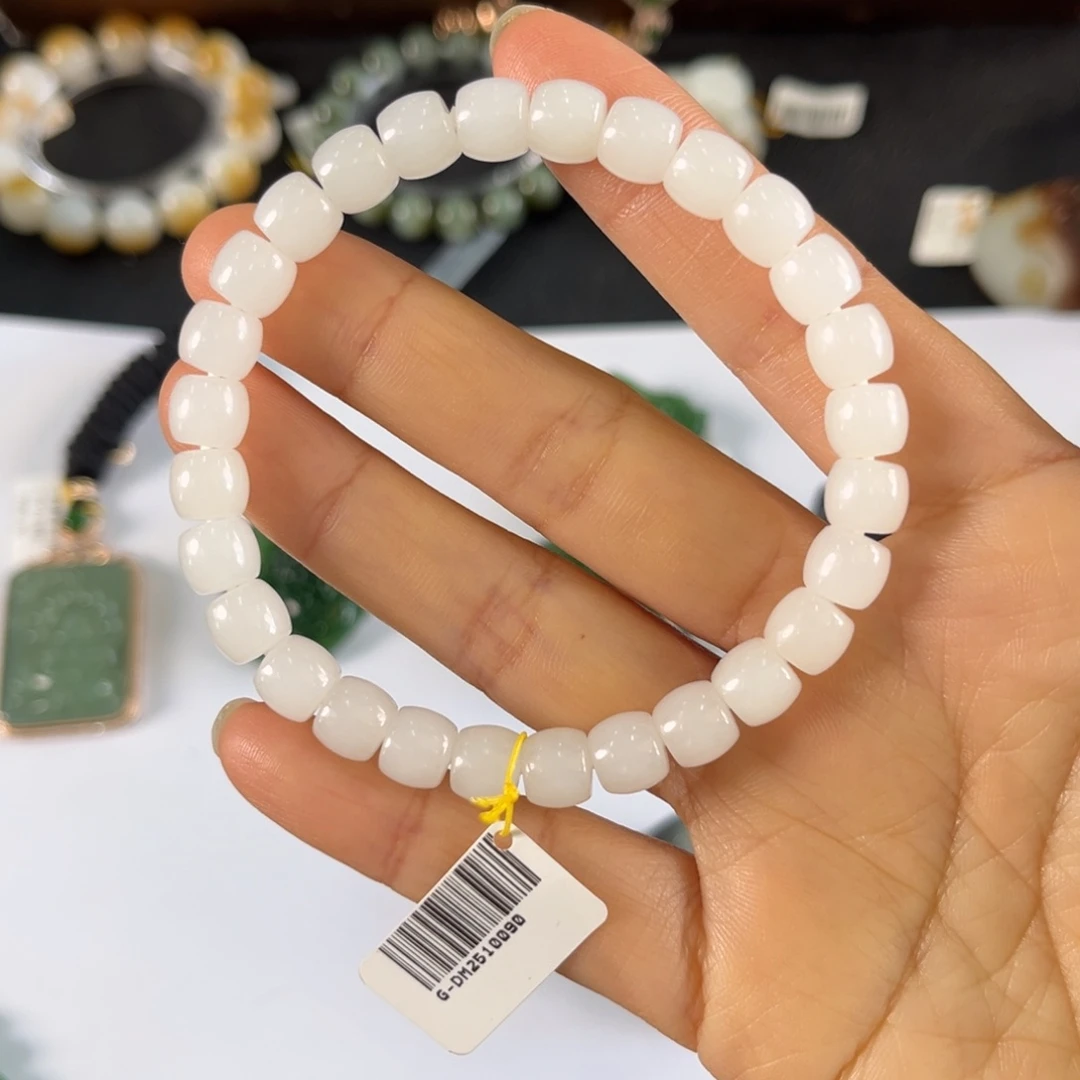 w***w和田玉未镶嵌颈饰