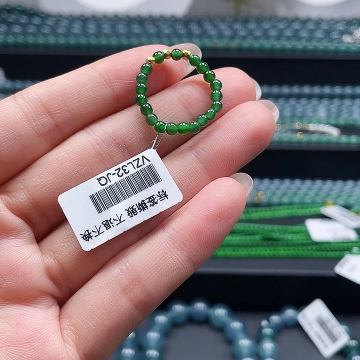 颈饰未镶嵌翡翠戒圈
